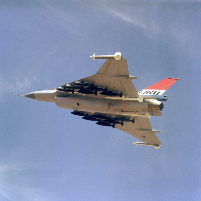 General Dynamics F-16XL