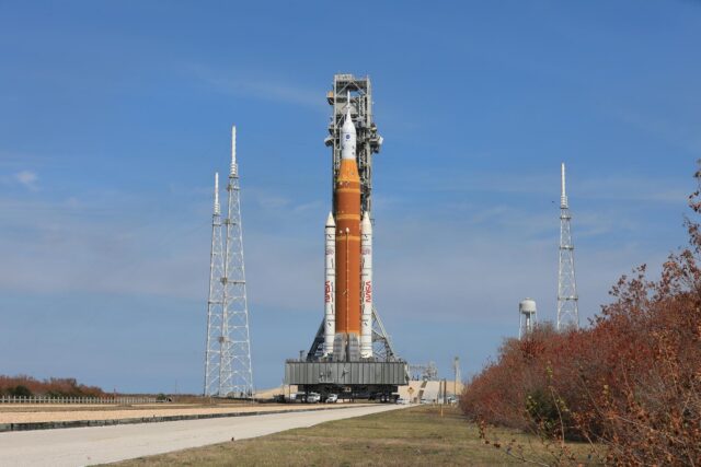 NASA rolls back SLS and Artemis II
