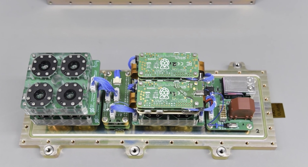 Petri pod for space worms on the ISS